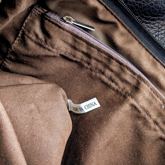 Large Black Faux Leather Bag With Lots Of Pockets - Picture 9 of 9